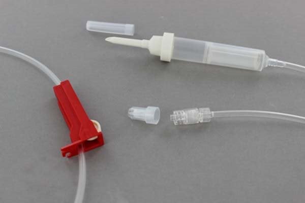 Produktbild - 47886 - Transfusionsaggregat utan luftning med roterande luer-lock och flödesstopp 175cm