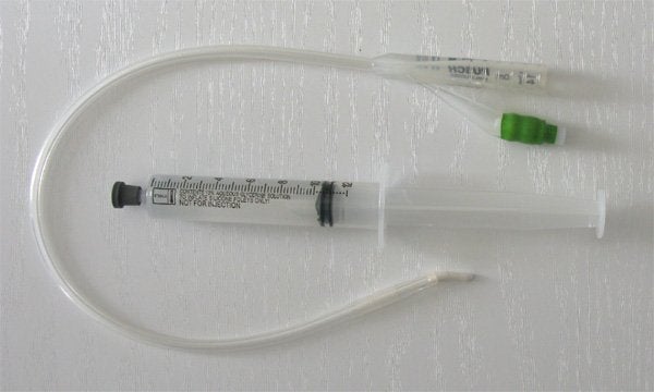 Produktbild - 49227 - Foleykateter Tiemann 2-vägs silikon med förfylld glycerinspruta CH18 10ml 40cm