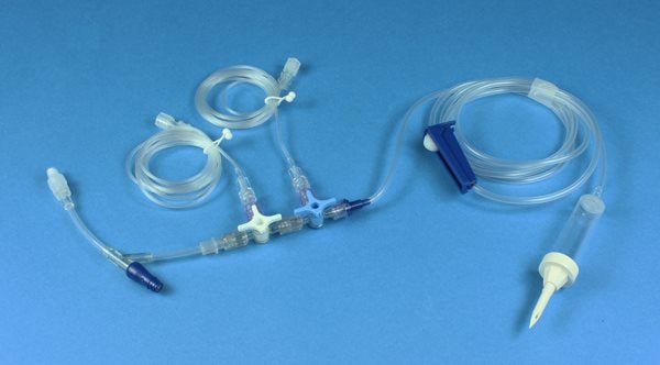 Produktbild - 57380 - TIVA-set med 2 pumpslangar och infusionsaggregat med 3-vägskranar backventiler och Y-koppling