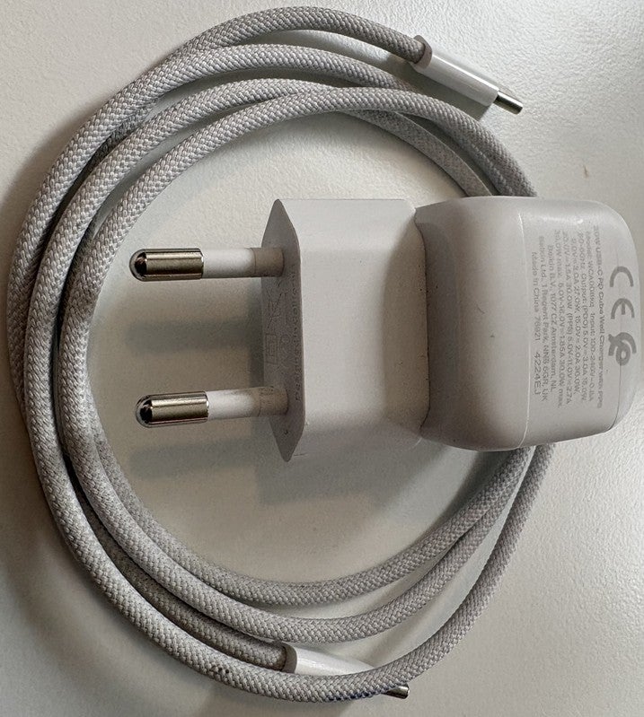 Produktbild - VF7004405 - Laddningsutrustning Charging Cable And Adapter Kit Scs