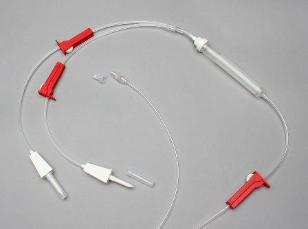 Produktbild - VF000123255 - Transfusionsaggregat utan luftning med dubbla spikar och roterande luer-lock 175cm