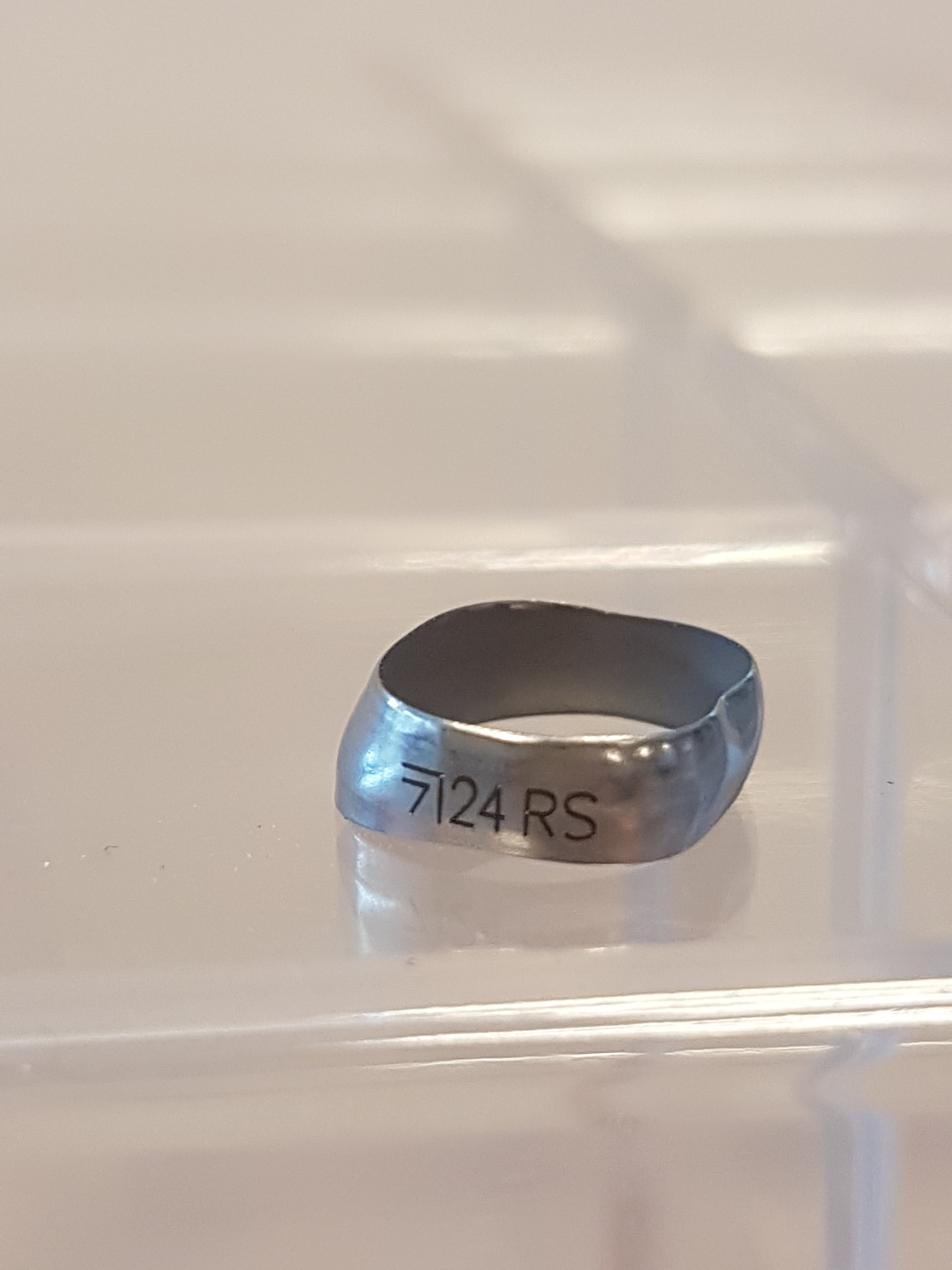 Produktbild - VF000141148 - Ortodontiskt band gjutet med buckaltub för andra molaren i höger underkäke strl 26