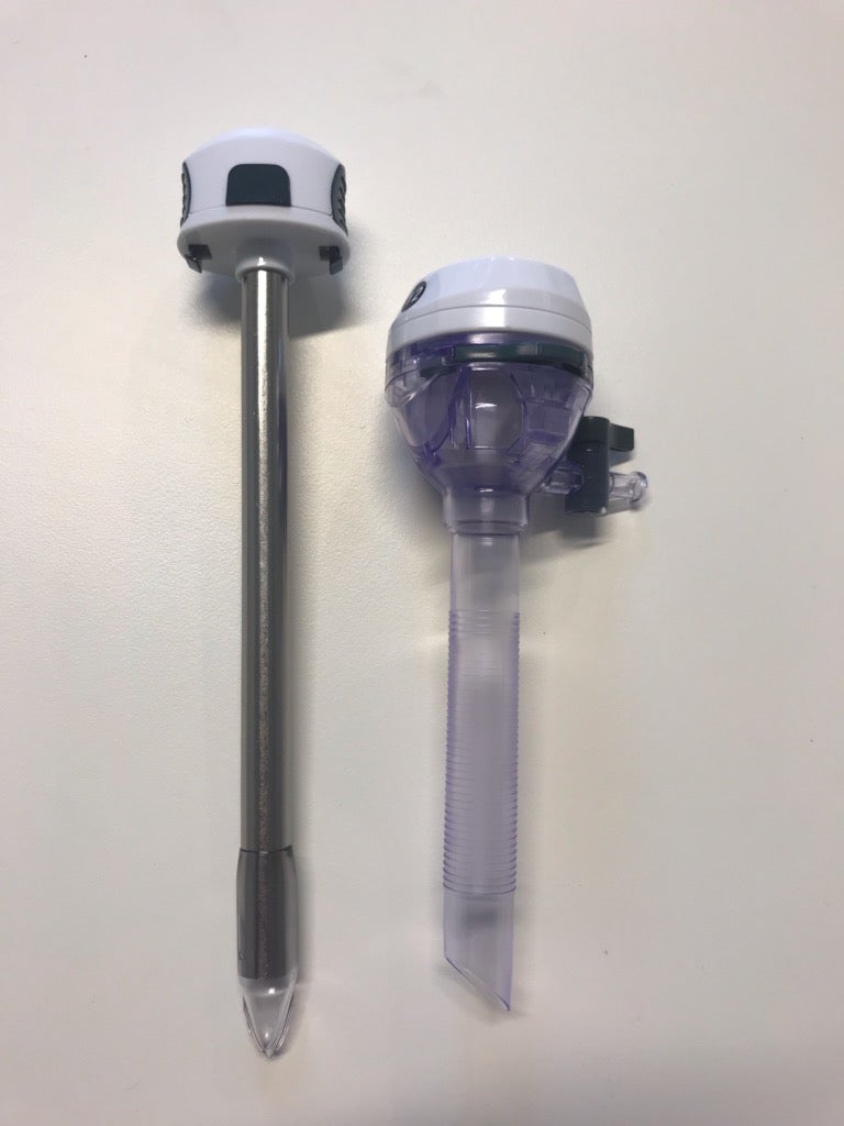 Produktbild - VF000162376 - BLUE OPTISK BLADELESS TROAKAR 12MM X 100MM MED KRAN OCH FIXERINGSGÄNGOR, OCH  UNIVERSAL VENTIL 6ST