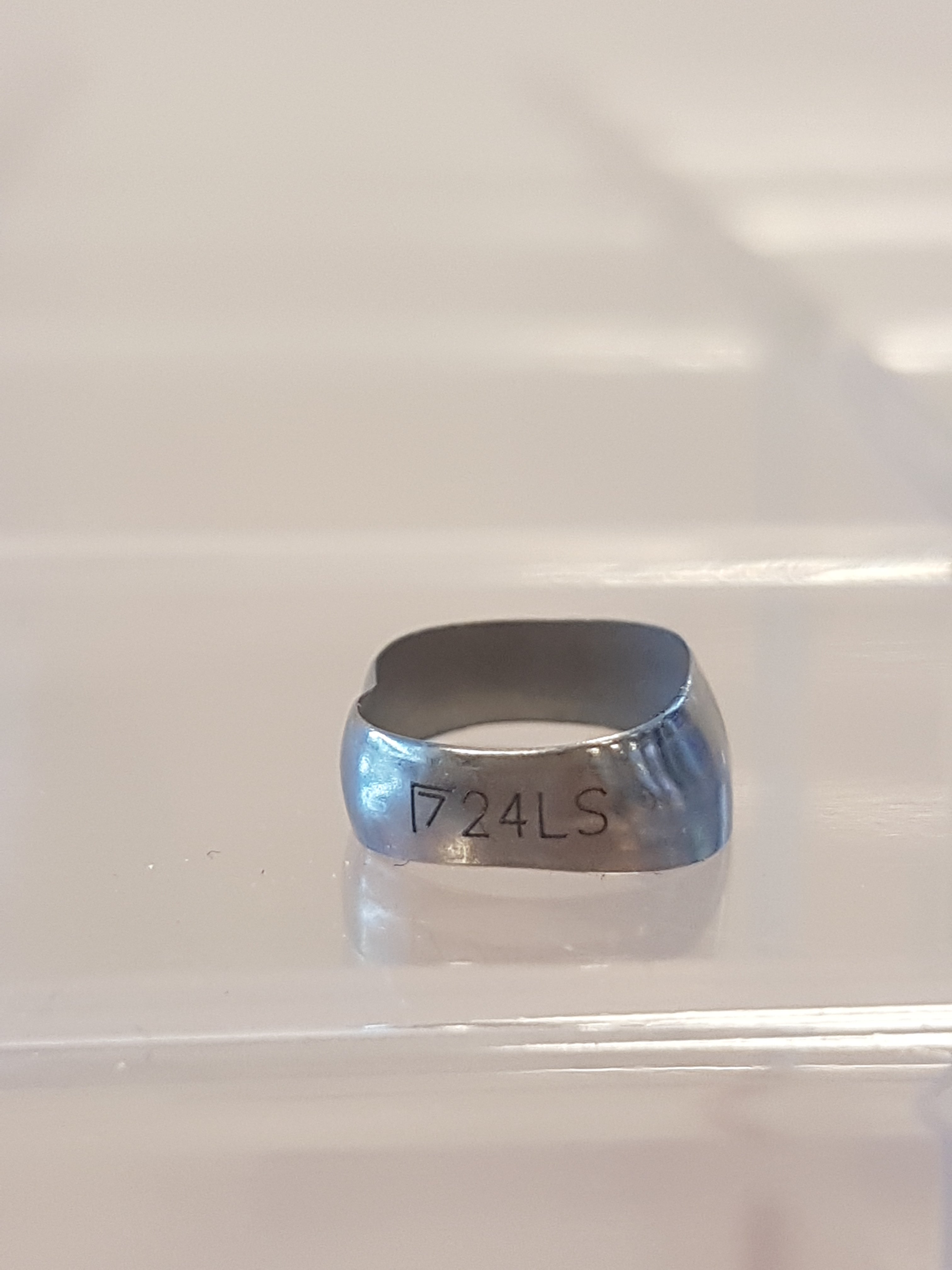 Produktbild - VF000141162 - Ortodontiskt band gjutet med buckaltub för andra molaren i vänster underkäke strl 8