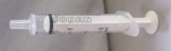 Produktbild - 41867 - Injektionsspruta dubbelgraderad luer-lock centrerad med 0,1ml gradering 2ml